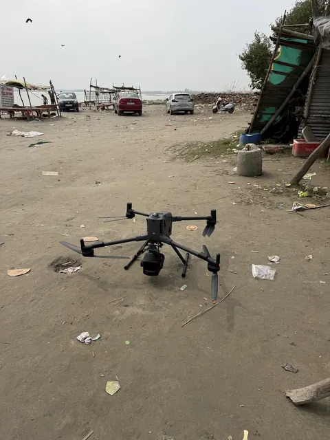 Ready for take-off on the ghat sand, among stalls and parked vehicles